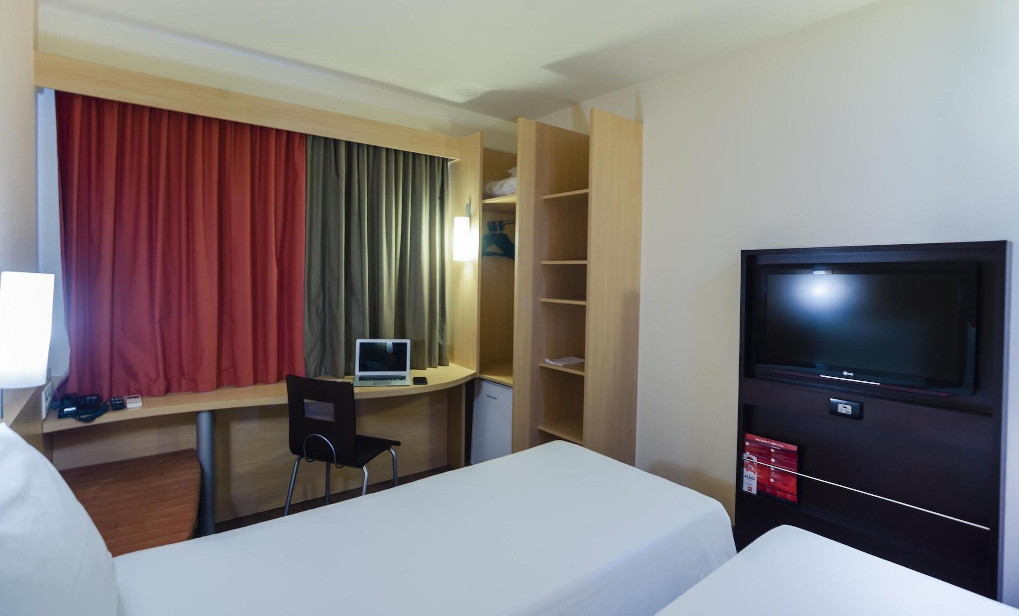 Ibis Vitoria Praia De Camburi Exterior photo