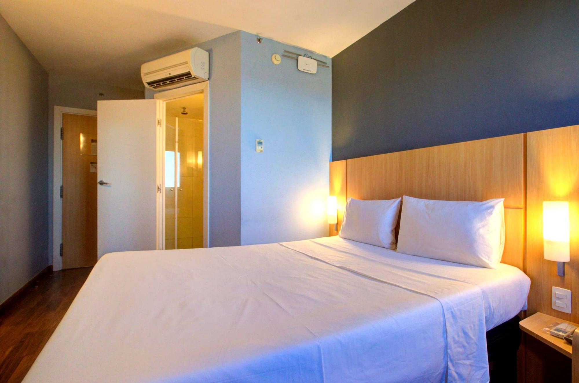 Ibis Vitoria Praia De Camburi Exterior photo