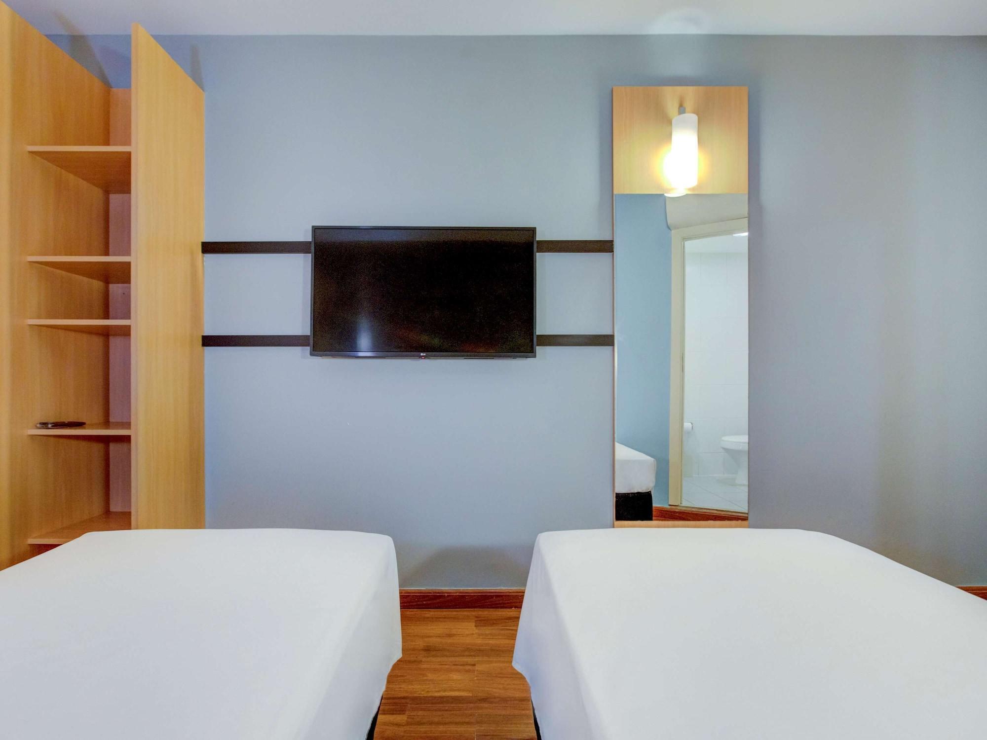 Ibis Vitoria Praia De Camburi Exterior photo