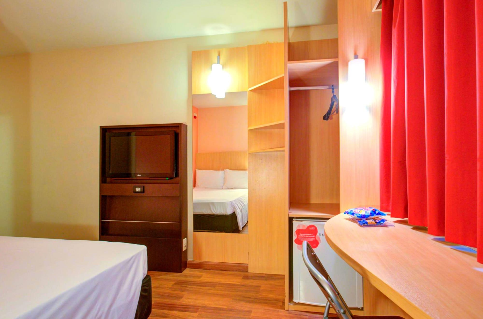 Ibis Vitoria Praia De Camburi Exterior photo